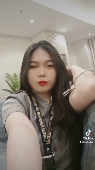 Hubad na may konting tiktok .